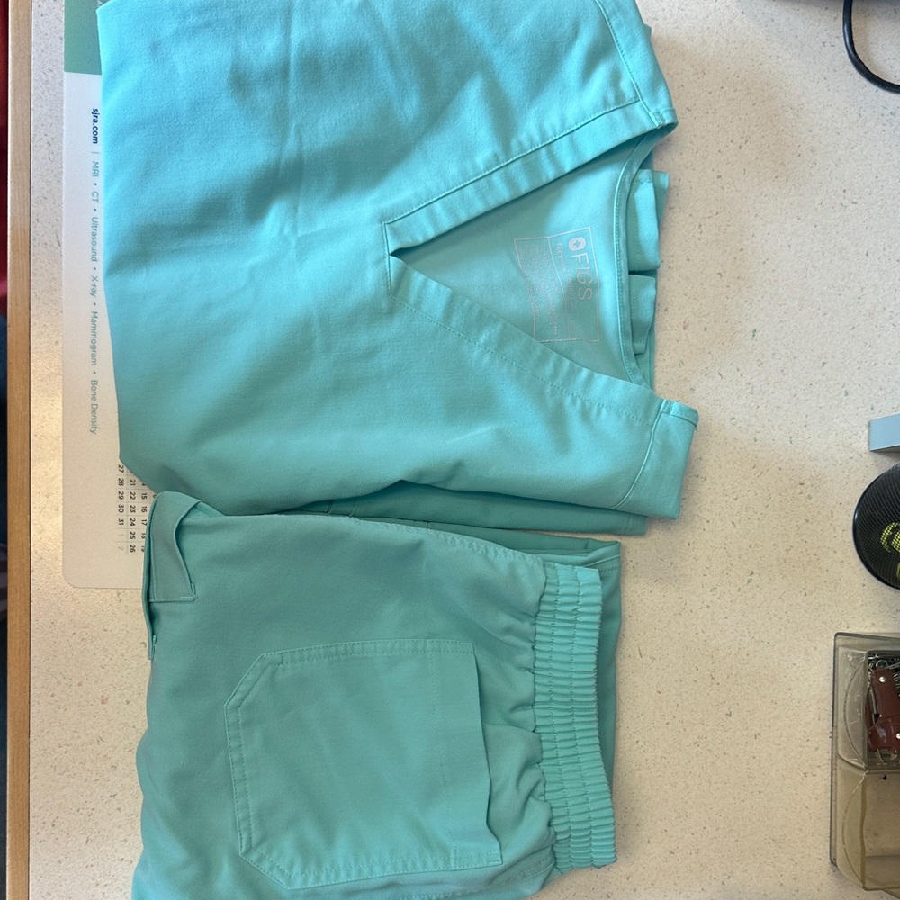 Figs Aqua/Teal Medical Scrub Top and cargo pants  Set